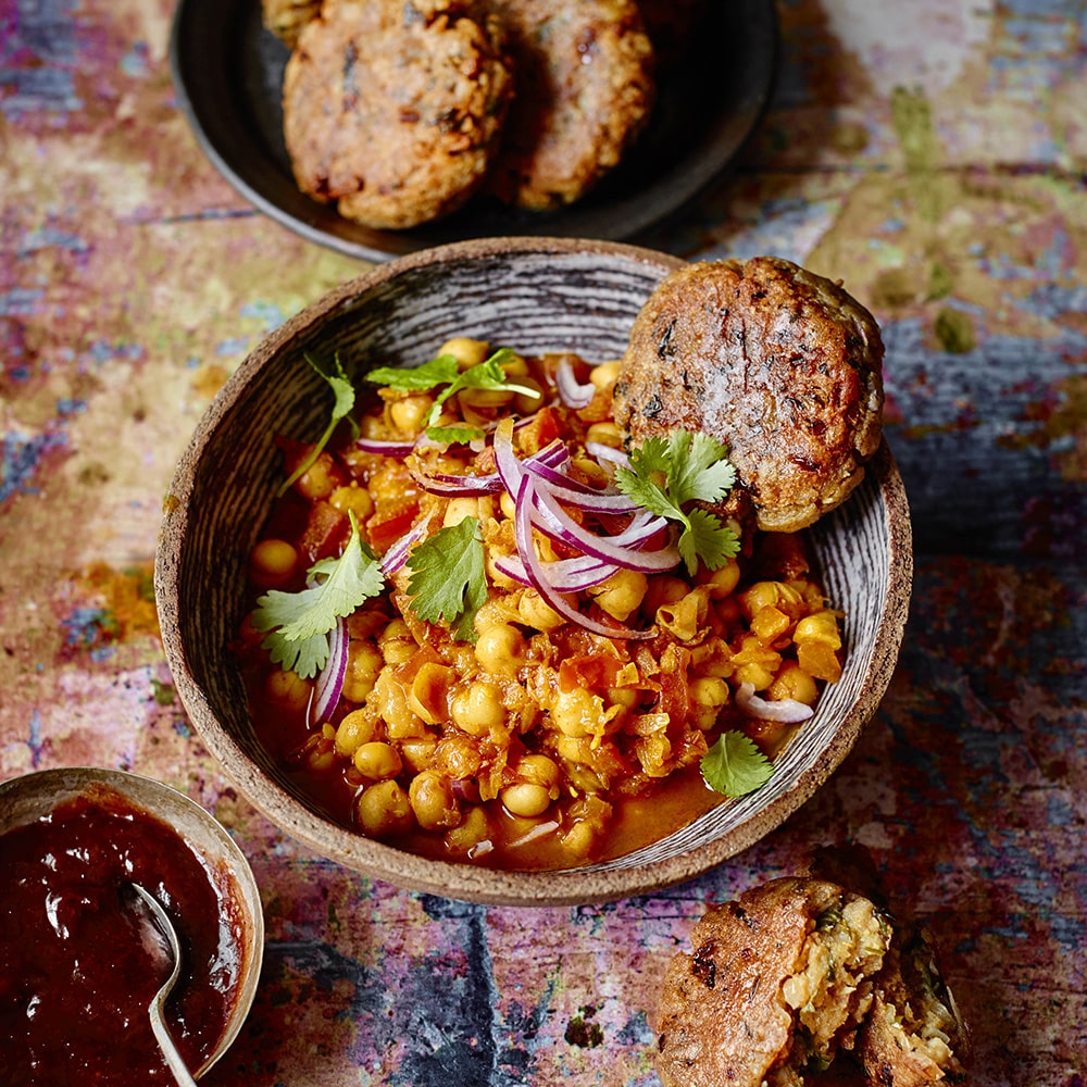 Aloo tikki with chickpeas 